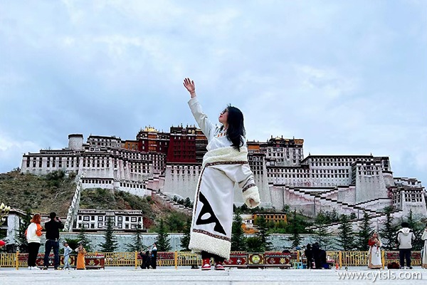 兩個(gè)人到西藏旅游一周要多少錢(qián)